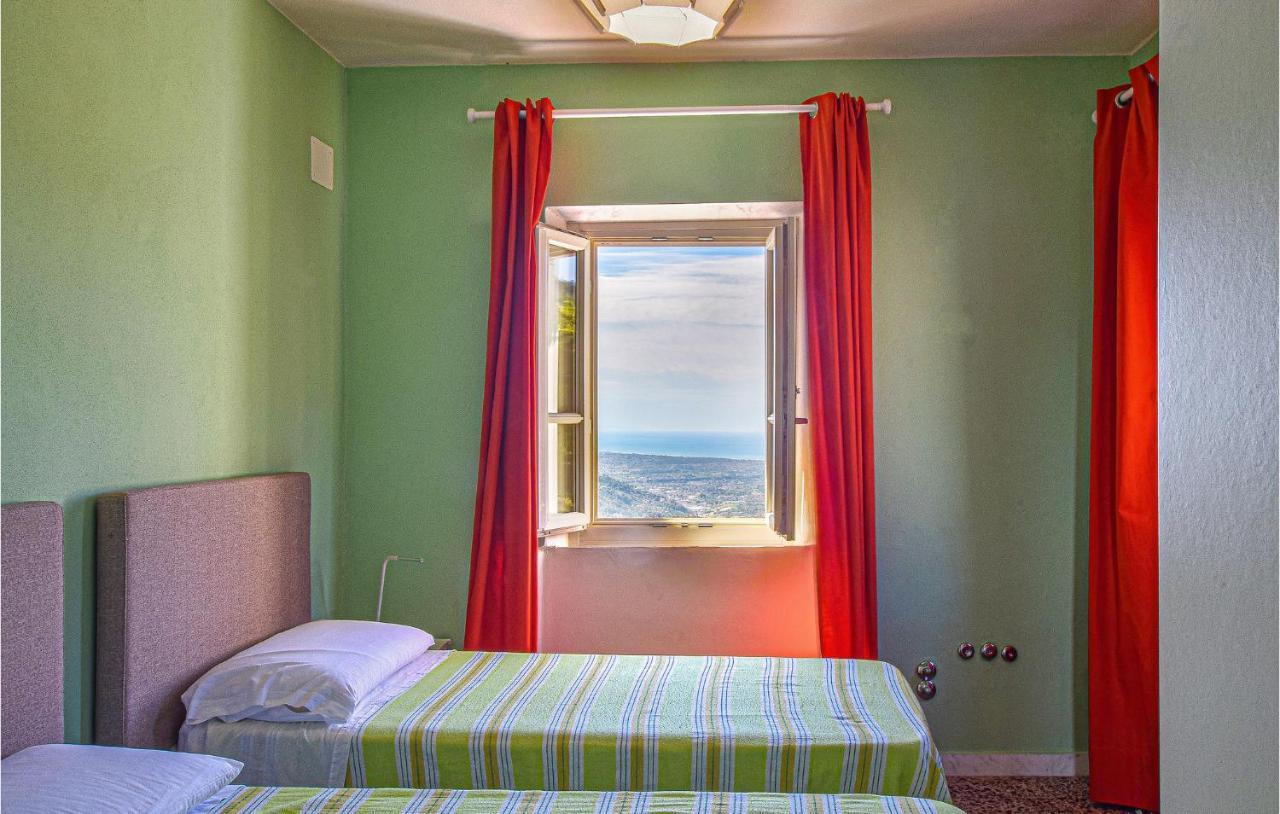 5 Bedroom Amazing Home In Fabbiano Fabbiano  Екстер'єр фото