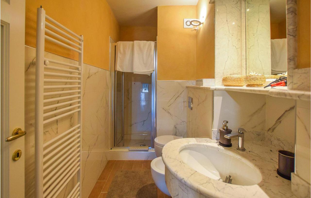 5 Bedroom Amazing Home In Fabbiano Fabbiano  Екстер'єр фото