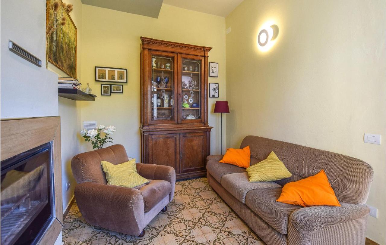 5 Bedroom Amazing Home In Fabbiano Fabbiano  Екстер'єр фото